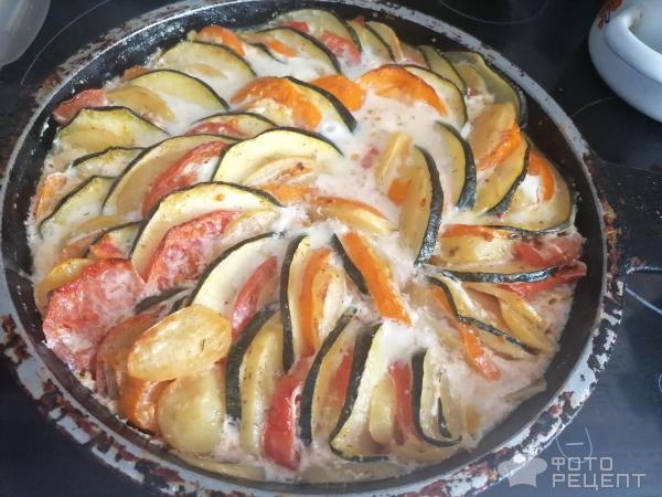 Рецепт: Легкая овощная запеканка - из кабачка с картофелем и томатами "в духовке"