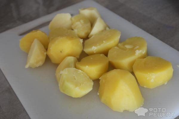 Рецепт: Окрошка с красной рыбой - на курином бульоне