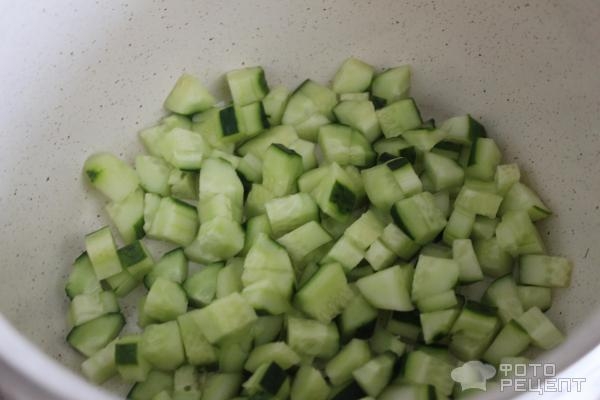 Рецепт: Окрошка с красной рыбой - на курином бульоне