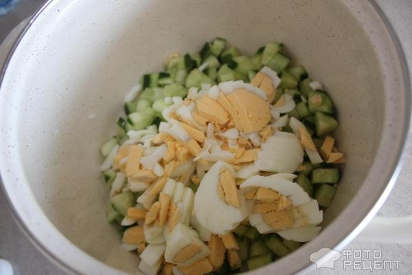 Рецепт: Окрошка с красной рыбой - на курином бульоне