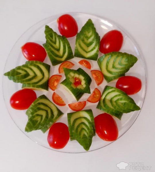 Рецепт: Овощная нарезка - Нарезать овощи просто красиво (без инструментов для карвинга), сделать розочку из помидора? Проще простого!