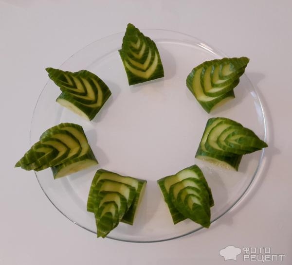 Рецепт: Овощная нарезка - Нарезать овощи просто красиво (без инструментов для карвинга), сделать розочку из помидора? Проще простого!