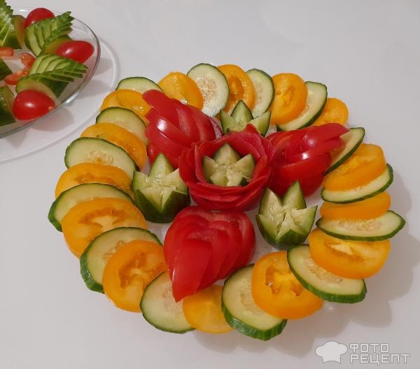 Рецепт: Овощная нарезка - Нарезать овощи просто красиво (без инструментов для карвинга), сделать розочку из помидора? Проще простого!