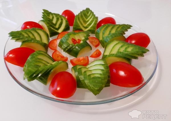 Рецепт: Овощная нарезка - Нарезать овощи просто красиво (без инструментов для карвинга), сделать розочку из помидора? Проще простого!