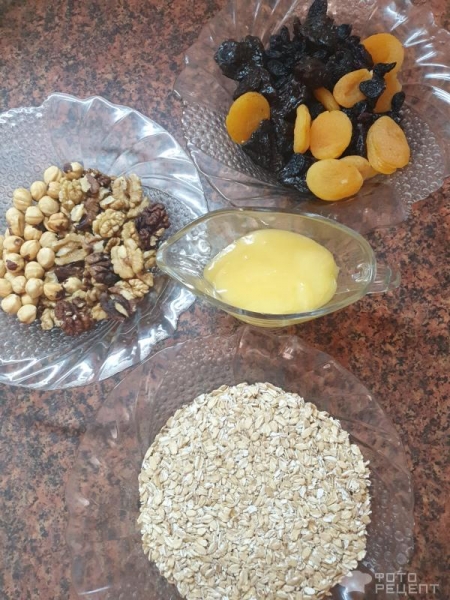 Рецепт: Овсяные батончики - сытные и полезные