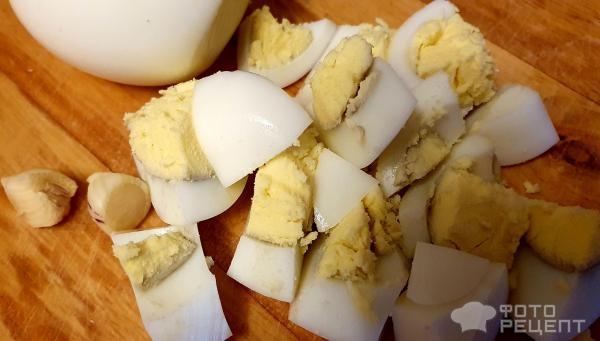 Рецепт: Паштет из яиц - классический яичный паштет с грецкими орехами и луком