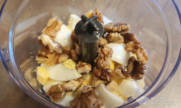 Рецепт: Паштет из яиц - классический яичный паштет с грецкими орехами и луком