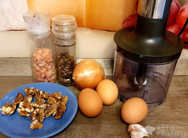 Рецепт: Паштет из яиц - классический яичный паштет с грецкими орехами и луком