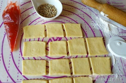 Рецепт: Печенье "Кулек с семечками" - вам семечек насыпать в кулек или в карман?