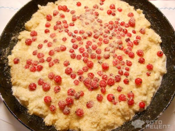 Рецепт: Пирог-десерт со смородиной (без замеса теста) - с чёрствым белым хлебом Рецепт: Пирог-десерт со смородиной (без замеса теста) - с чёрствым белым хлебом