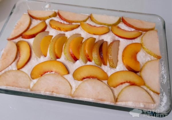 Рецепт: Запеканка творожно-фруктовая - Двуслойная творожная запеканка с нектаринами и грушами, из домашнего творога.