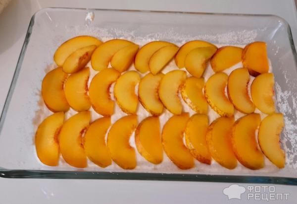 Рецепт: Запеканка творожно-фруктовая - Двуслойная творожная запеканка с нектаринами и грушами, из домашнего творога.