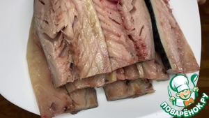 Скумбрия под сливочным сыром с овощами