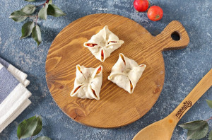 Слойки с яблоками и орехами