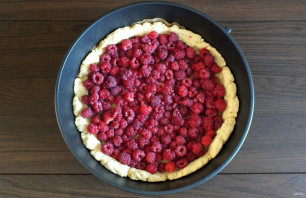 Киш с малиной