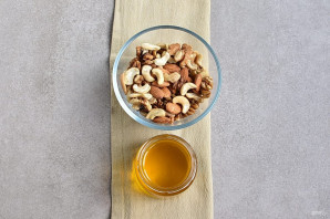 Мед с орехами