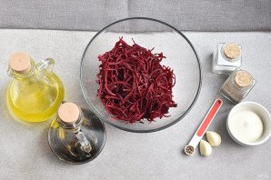 Салат со свежей свеклой