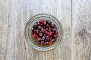 Настойка шиповника на спирту Настойка шиповника на спирту