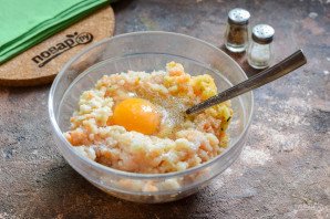 Куриные биточки с цукини и овощами