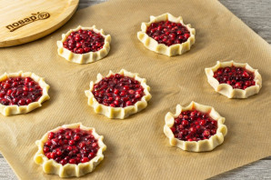 Шаньги с брусникой