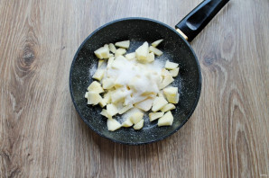 Блинчики с яблоком и брусникой