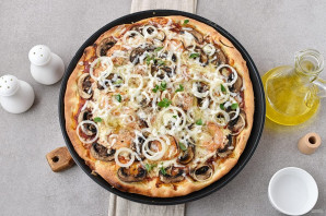 Пицца с креветками и грибами