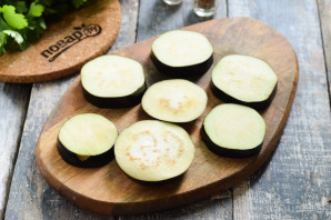 Баклажаны запеченные с сыром, помидорами и беконом Баклажаны запеченные с сыром, помидорами и беконом