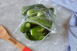 Малосольные огурчики в пакете