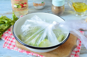 Быстрая засолка кабачков в пакете Быстрая засолка кабачков в пакете