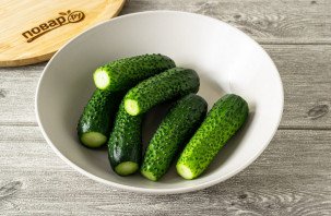 Быстрые малосольные огурцы в пакете