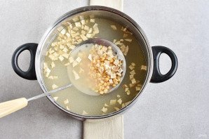 Гороховый суп на мясном бульоне Гороховый суп на мясном бульоне