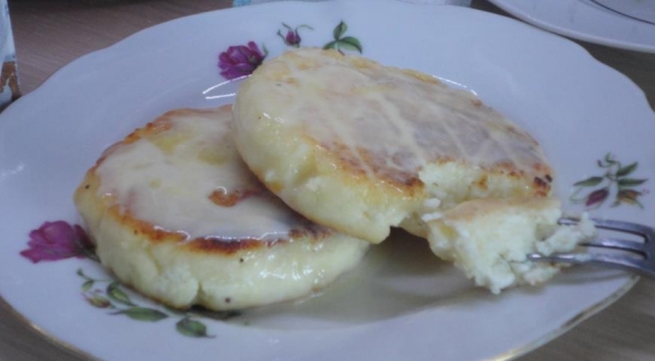 Творожники с ванильно-сливочным соусом, пошаговый рецепт с фото