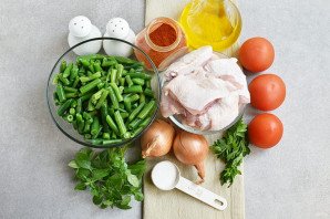 Тушеная фасоль с курицей