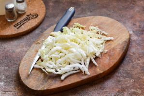 Салат с копченой курицей и огурцом Салат с копченой курицей и огурцом