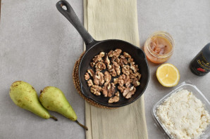 Салат с грушей