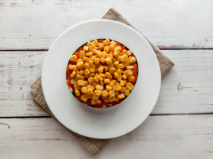 Слоеный салат с копченой рыбой