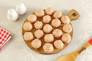 Фрикадельки в соусе "Бешамель"