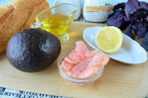 Брускетты с рыбой и авокадо Брускетты с рыбой и авокадо