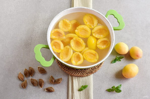 Абрикосовый компот