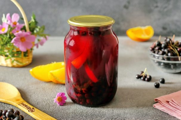 Компот из черноплодной рябины с апельсином Компот из черноплодной рябины с апельсином