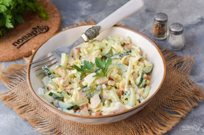 Салат с копченой курицей и огурцом Салат с копченой курицей и огурцом