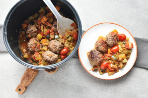 Тефтели с овощами в мультиварке