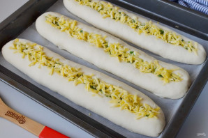 Багет с сыром и чесноком