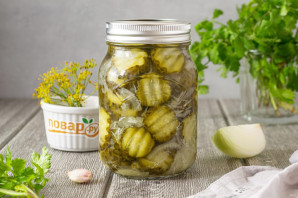 Салат из огурцов на зиму "Пальчики оближешь" Салат из огурцов на зиму "Пальчики оближешь"