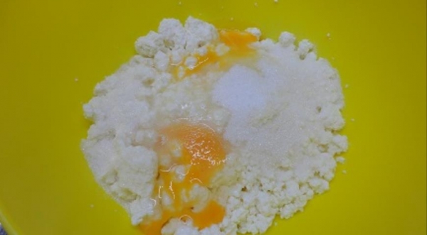 Творожники с ванильно-сливочным соусом, пошаговый рецепт с фото