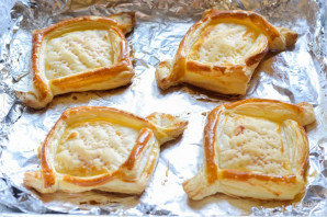 Слойки с творогом и персиками Слойки с творогом и персиками