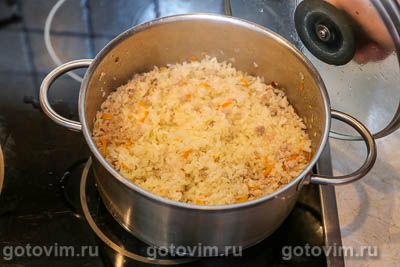 Рис с фаршем в кастрюле