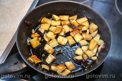 Яичница глазунья с баклажанами