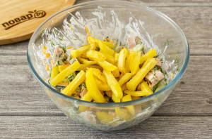 Салат с картофелем фри