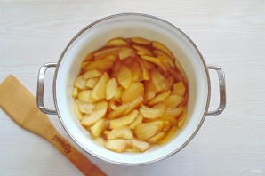 Карамельное варенье из яблок